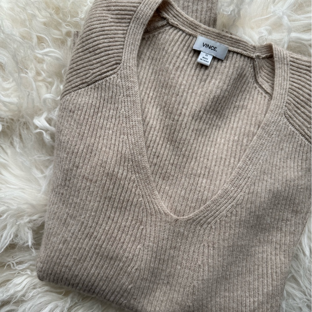 Vince Cashmere Blend Ribbed Sweater. Oatmeal size XS